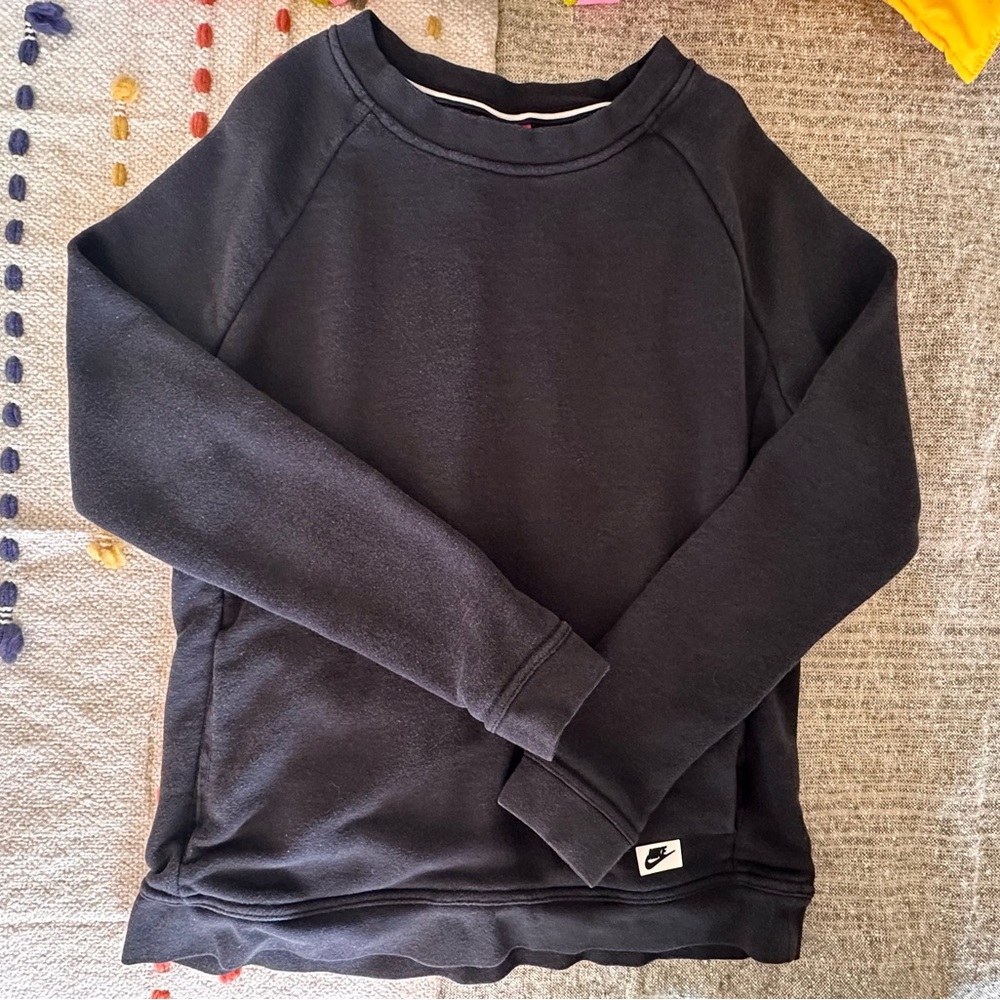 Nike Women’s Black Crewneck Sweater Small